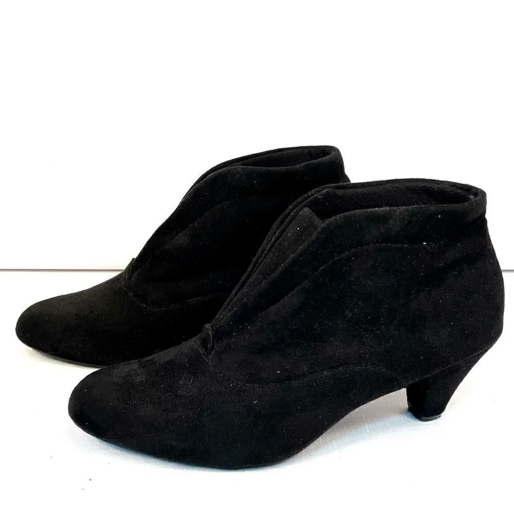 BLACK FAUX SUEDE 2.5” BOOTIE by SOFTWEAR 8W